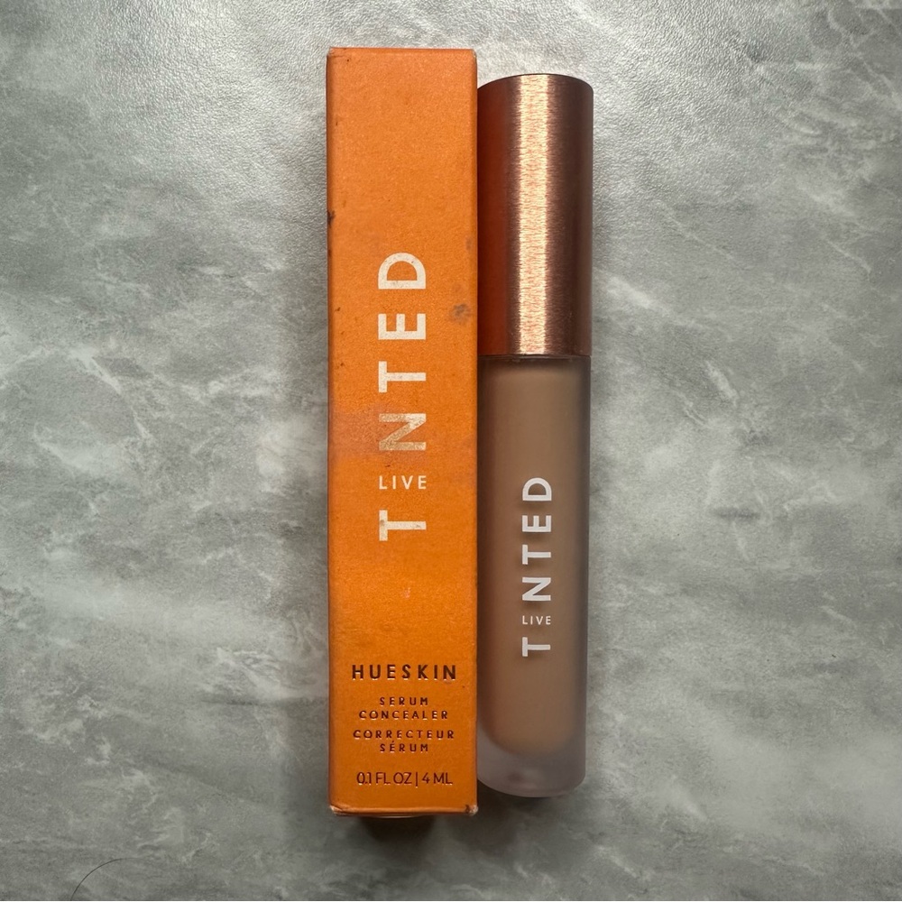 New Live Tinted Hueskin Serum Concealer
12